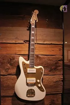 Squier 40th Anniversary Gold Edition Jazzmaster, Olympic White - Бесплатная доставка ниже 48 США!