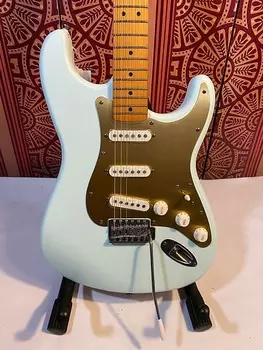 Squier 40th Anniversary Stratocaster Electric Guitar, Vintage Edition - Satin Sonic Blue с кленовой накладкой на гриф