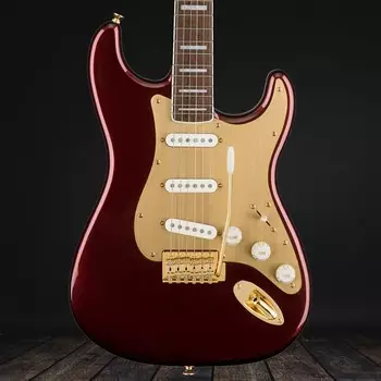Squier 40th Anniversary Stratocaster, Gold Edition, золотая анодированная накладка - рубиново-красный металлик 40th Anniversary Stratocaster, Gold Edition, Laurel Fingerboard, Gold Anodized Pickguard- (Coming Soon)