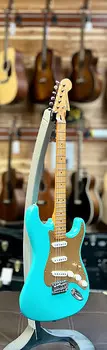 Squier 40th Anniversary Stratocaster, Vintage Edition, кленовый гриф, золотая анодированная накладка, 40th Anniversary Stratocaster?, Vintage Edition, Maple Finge...
