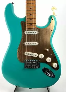 Squier 40th Anniversary Stratocaster, Vintage Edition, кленовый гриф, золотая анодированная накладка, Satin S 40th Anniversary Stratocaster, Vintage Edition, Maple Fingerboard, Gold Anodized Pickguard, Satin S