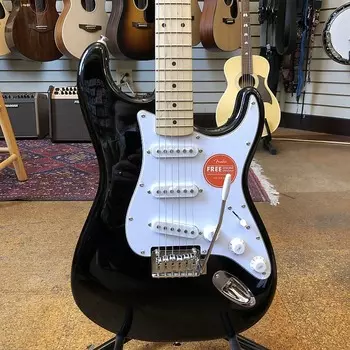 Squier Affinity Series Stratocaster Black с кленовой накладкой