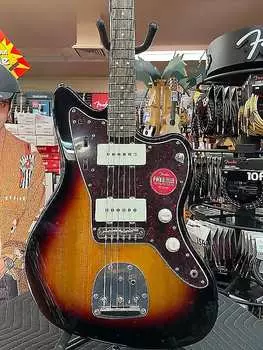 Squier Classic Vibe '60s Jazzmaster, накладка на гриф Laurel, 3 цвета Sunburst Classic Vibe '60s Jazzmaster, Laurel Fingerboard 3 Color Sunburst
