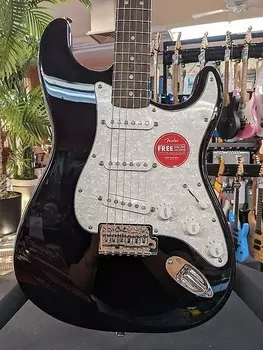 Squier Classic Vibe '70s Stratocaster, гриф Laurel, черный Classic Vibe '70s Stratocaster, Laurel Fingerboard, Black