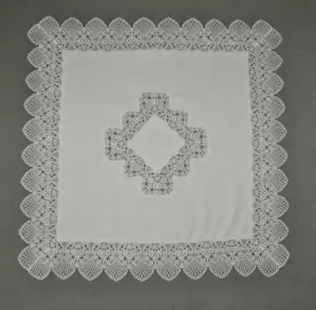Среднее покрывало с вышивкой Plauen "Скатерть Rosenzauber", плауэнское кружево, производство Германия Stickereien Plauen 85х85 см, цвет sekt