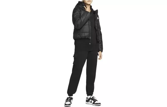 Стеганая куртка женская черная Nike