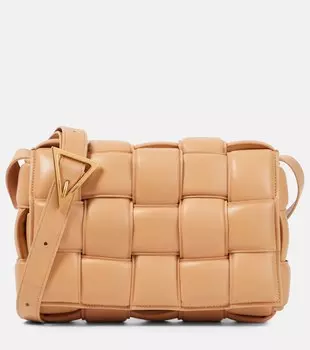 Стеганая сумка через плечо Cassette из кожи Bottega Veneta, бежевый
