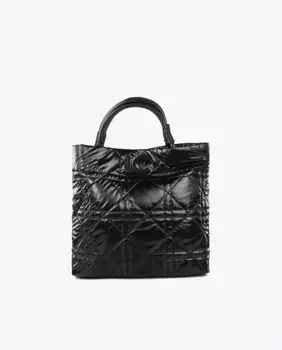 Стеганая сумка-шопер с глянцевым эффектом Lola Casademunt, черный
