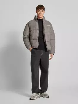 Стеганая велюровая куртка с пришитыми этикетками Pegador