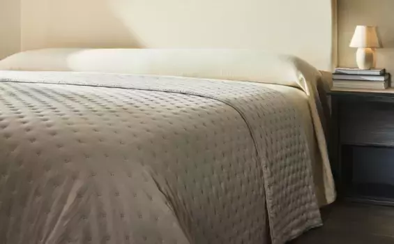 Стеганое одеяло в горошек Zara Home, зеленый