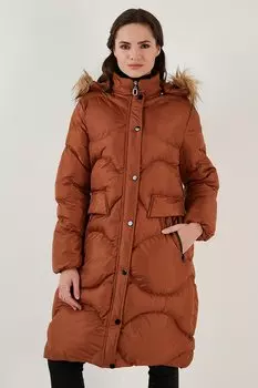 Стеганое зимнее длинное пальто-хиджаб с воротником из искусственного меха и съемным капюшоном 6477401 Lela, карамель