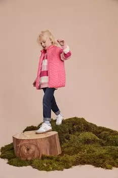 Стеганый жилет, устойчивый к дождю Crew Clothing Company, розовый