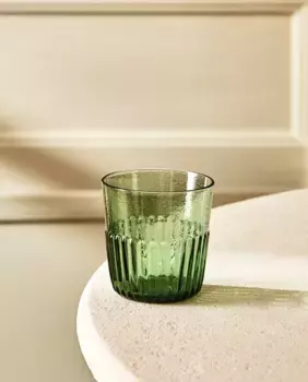Стеклянный стакан с приподнятым дизайном Zara Home, зеленый
