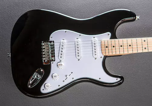 Stratocaster серии Affinity - черный с кленом Squier Affinity Series Stratocaster - w/Maple