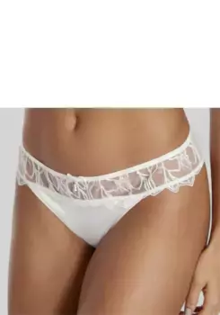 Стринги LASCANA с изящным декоративным бантиком и красивым блестящим аксессуаром, цвет Champagne