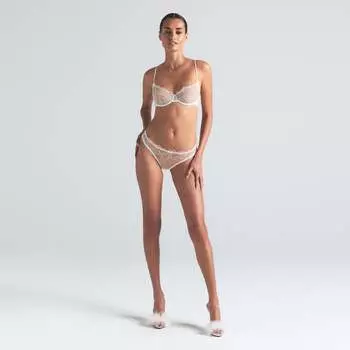 Стринги SKIMS EMBROIDERED TULLE, цвет marble