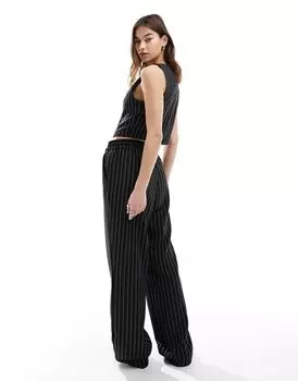 Строгие брюки прямого кроя в тонкую полоску Reclaimed Vintage с атласным поясом без застежки