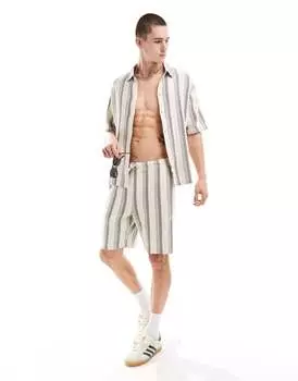 Структурированные шорты Bershka в полоску цвета хаки