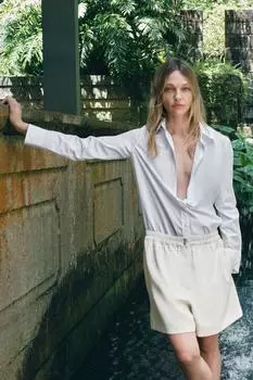 Струящиеся шорты-бермуды ZARA, экрю