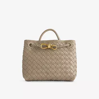 Сумка Bottega Veneta Andiamo маленькая кожаная с ручкой, бежевый