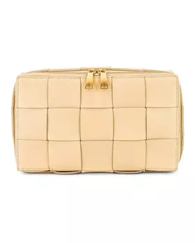 Сумка Bottega Veneta Intreccio Travel Case, цвет Porridge & Gold