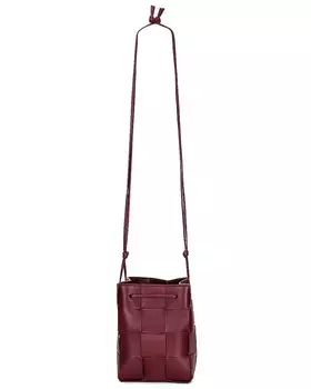 Сумка Bottega Veneta Small Cassette Bucket, цвет Bordeaux & Gold