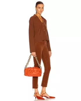 Сумка-чехол с цепочкой Bottega Veneta, цвет Maple & Gold
