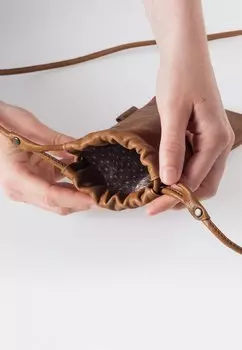 Сумка через плечо Aunts & Uncles, коричневый