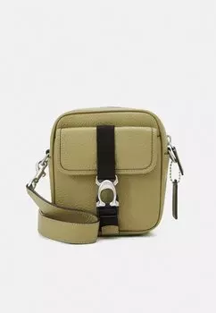 Сумка через плечо BECK CROSSBODY IN PEBBLE UNISEX Coach, цвет moss