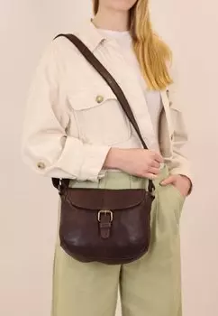 Сумка через плечо CANDICE Gusti Leder, цвет dunkelbraun