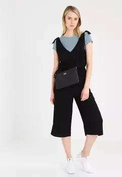 Сумка через плечо Lacoste кожаная на молнии с логотипом бренда, черный