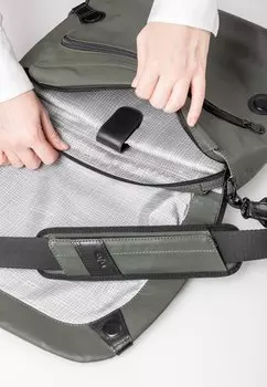 Сумка через плечо MATSUMOTO UNISEX Aunts & Uncles, цвет loden