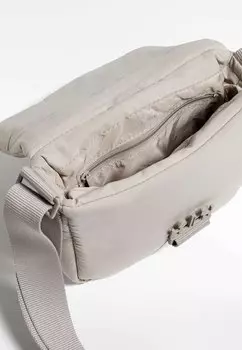 Сумка через плечо Mini Buckle OYSHO, бежевая