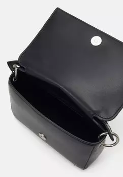 Сумка через плечо Quilted Boxy Flap Calvin Klein, черная