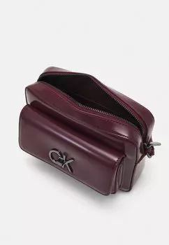 Сумка через плечо RE-LOCK CAMERA BAG Calvin Klein, Бордо
