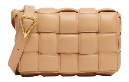 Сумка через плечо с мягкой подкладкой Intrecio Cassette Almond Bottega Veneta