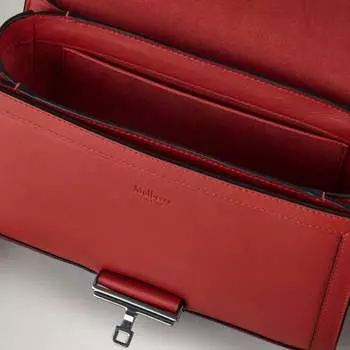Сумка через плечо с пряжкой для почтальона Utility Mulberry, цвет Lancaster Red