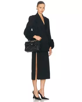 Сумка через плечо с римскими заклепками Valentino Garavani, цвет Nero