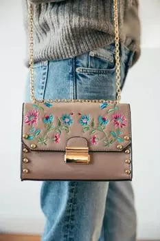 Сумка через плечо с вышивкой желто-коричневого цвета SVNX, коричневый