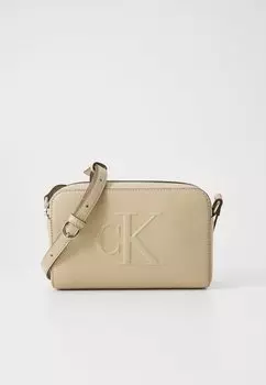 Сумка через плечо SCULPTED CAMERA BAG Calvin Klein Jeans, бежевый