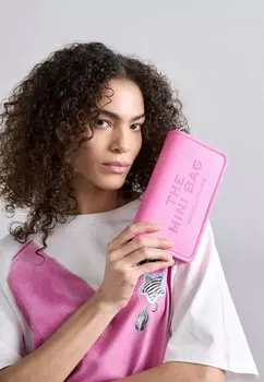 Сумка через плечо THE MINI BAG MARC JACOBS, фуксия