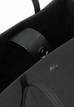 Сумка DAILY CITY SCHULTER Lacoste, черный