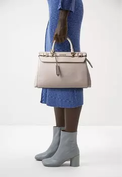 Сумка Guess, цвет light peach