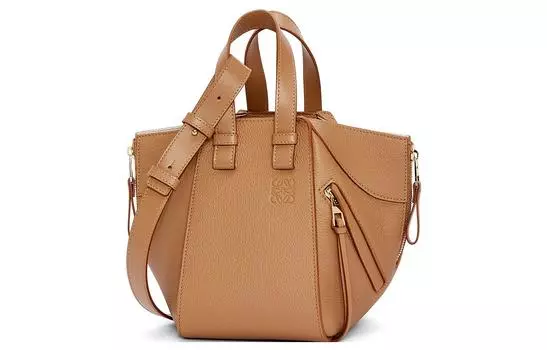 Сумка Hammock из мягкой зернистой телячьей кожи, сумка через плечо, обычная женская сумка цвета ириски LOEWE