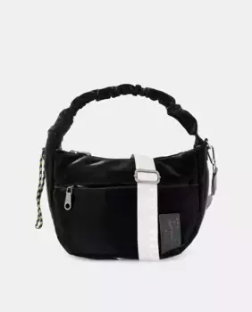 Сумка из очень приятного на ощупь материала, застегивается на молнию Плечевой ремень со сборкой и длинный нейлоновый ремень через плечо Pepe Moll, черный