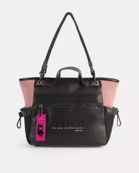 Сумка комбинированная с неопреном по бокам, большой передний карман на молнии и небольшой задний карман, по бокам декоративные карманы Pepe Moll, черный