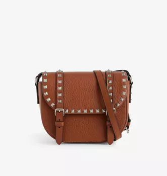Сумка-Мессенджер Rockstud из мелкозернистой кожи Valentino Garavani, цвет selleria