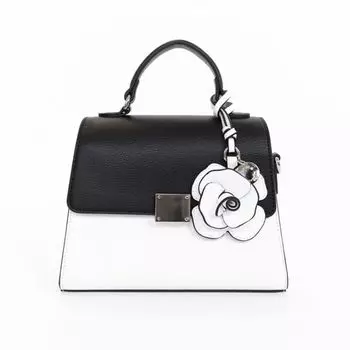 Сумка на верхней ручке с цветочным принтом и подвеской Bcbgeneration, цвет black white