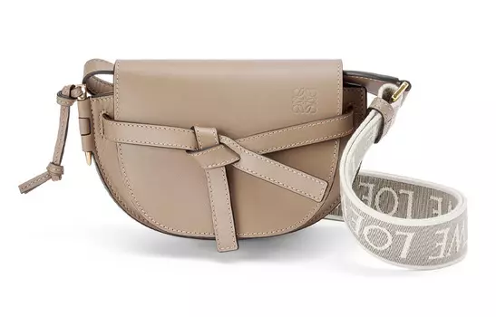 Сумка-седло Gate из мягкой коровьей кожи с бантом, женская мини-сумка через плечо, песочного цвета LOEWE