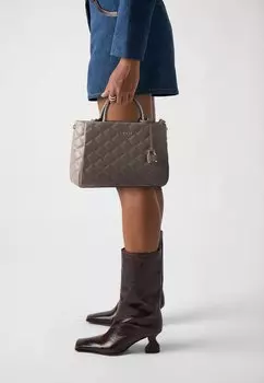 Сумка TAMSIN SOCIETY SATCHEL Guess, серо-коричневый